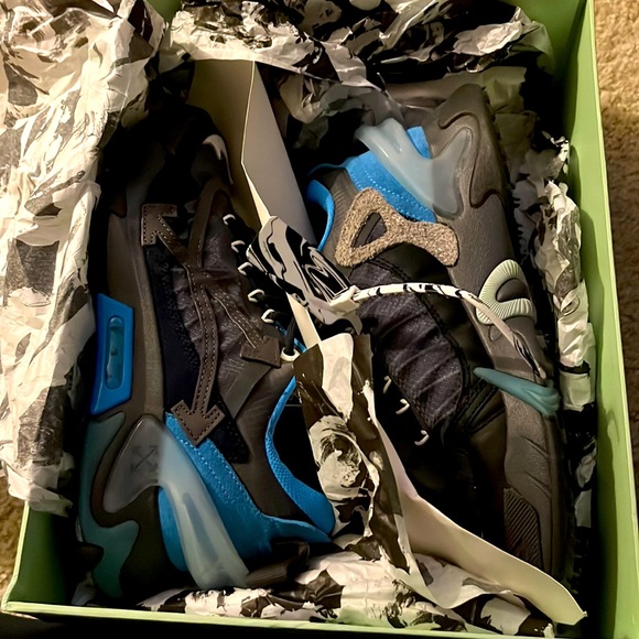 Off-White c/o Virgil Abloh™ - Picture 1 of 5